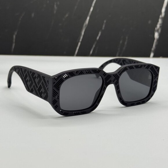 NEW FE40113I 02A FENDI SUNGLASSES MATTE BLACK UNISEX EYEWEAR FENDI - Picture 6 of 15